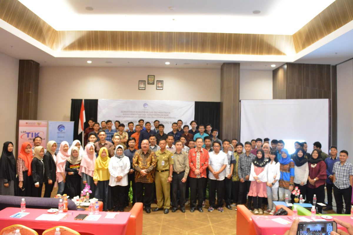 SERTIFIKASI KOMPETENSI BIDANG KOMUNIKASI DI KABUPATEN GARUT, JAWA BARAT